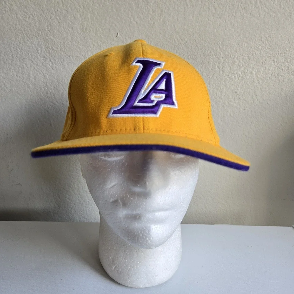 Adidas LA Lakers 16 X World Champions Patches Hat Men's L/XL Yellow‎ Gold NBA
